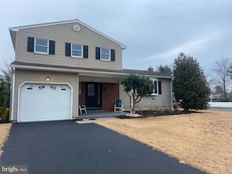 18 Wolfpack Rd, Trenton, NJ 08619