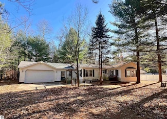 9374 Pine Circle Dr NW, Rapid City, MI 49676