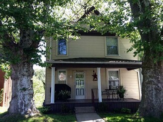 122 Petroleum Ave, Claysville, PA 15323