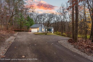 650 Seven Oaks Ln SE, Ada, MI 49301