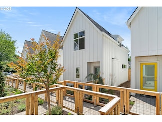 2291 N Humboldt St, Portland, OR 97217