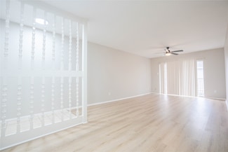 2220 S Piney Point Rd Unit 207, Houston, TX 77063