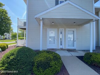 801 Cambridge Manor Dr, Schenectady, NY 12302