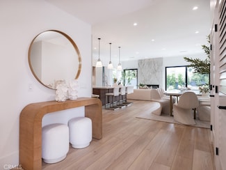 2187 Meyer Place, Costa Mesa, CA 92627