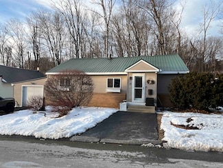 33 Pleasant St, Pembroke, NH 03275