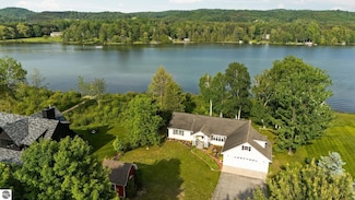 533 S Lake Shore Dr, Lake Leelanau, MI 49653