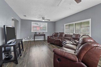 221 Macarthur Blvd, Grand Prairie, TX 75050