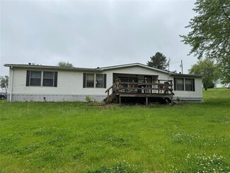 8471 Lakeshore Dr, Dexter, IA 50070