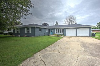 504 Pinkston Dr, Moweaqua, IL 62550