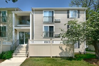 23 Village Rock Ln Unit 19, Natick, MA 01760