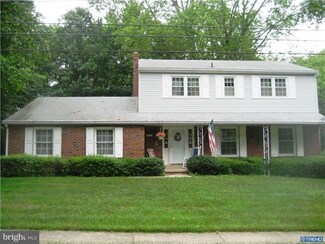 703 N Country Club Dr, Newark, DE 19711