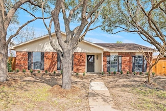 2120 Courtland Cir, Carrollton, TX 75007