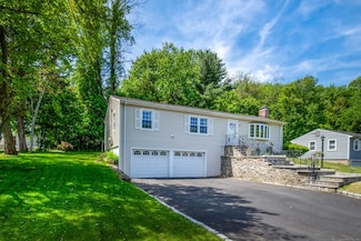 27 Lansing Ave, Trumbull, CT 06611