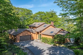 5 Spring Mountain Dr, Rockport, ME 04856