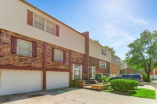 3715 NE Colonial Dr, Lees Summit, MO 64064
