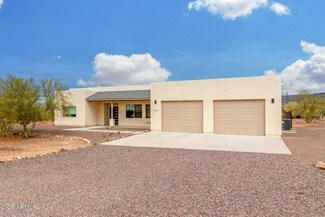 1628 E Magellan Dr, New River, AZ 85087