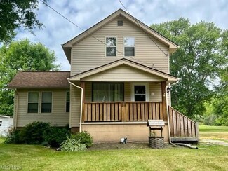 483 Rosegarden Dr NE, Warren, OH 44484