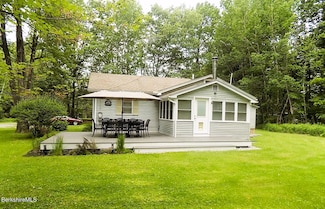 14 N Ridge St, Blandford, MA 01008
