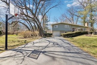 1404 Banbury Rd, Mundelein, IL 60060