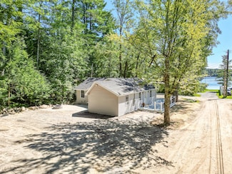 82 Sunflower Ln, Sidney, ME 04330
