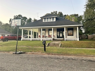 504 E 4th St, Mount Pleasant, TX 75455