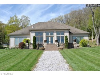 86 W Mohawk Dr, Malvern, OH 44644
