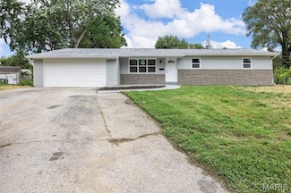 2 Sherry Ct, Florissant, MO 63031