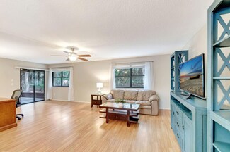 217 Thorn Apple Ct, Royal Palm Beach, FL 33411