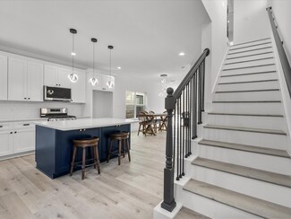 7946 Dyer St, Houston, TX 77088