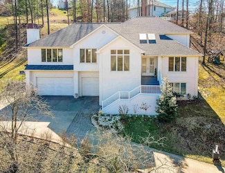 58 Brookside Ln, Morgantown, WV 26505