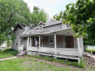 614 S Mechanic St, Decorah, IA 52101