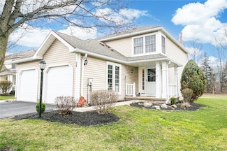 58 Courtshire Ln, Penfield, NY 14526