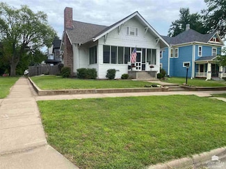 911 N Cedar St, Abilene, KS 67410