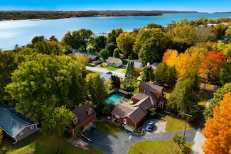 8195 5th St, Onekama, MI 49675