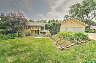 3321 S 101st St, Omaha, NE 68124