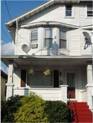 11 Spruce St, Pine Grove, PA 17963