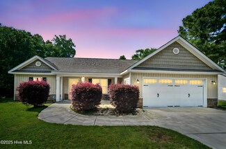 239 Shellbank Dr, Sneads Ferry, NC 28460