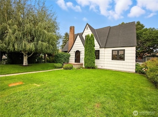 417 N Columbia St, Chelan, WA 98816