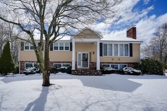 4 Hearthstone Dr, Burlington, MA 01803