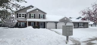 2510 Village Ln Unit A, Oshkosh, WI 54904