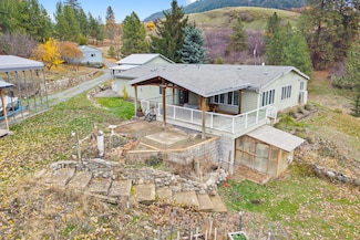 589 Highland Loop Rd, Kettle Falls, WA 99141