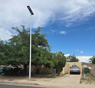310 Grove St NE, Albuquerque, NM 87108