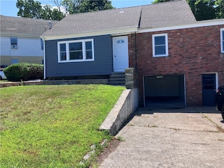 2 King St, Johnston, RI 02919