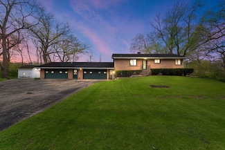 35W473 Blackhawk Dr, South Elgin, IL 60177