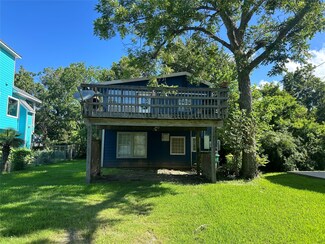 606 Bradley St, Seabrook, TX 77586