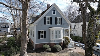 5 Howe St, Bristol, RI 02809