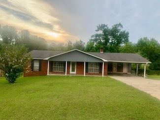 18 Ole Miss Dr, Laurel, MS 39440