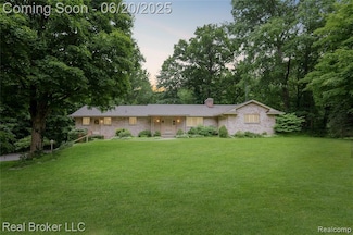 5492 N Sycamore St, Burton, MI 48509