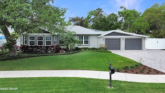 606 S Pine St, New Smyrna Beach, FL 32169