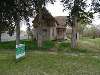 507 E 2nd St, Glasco, KS 67445